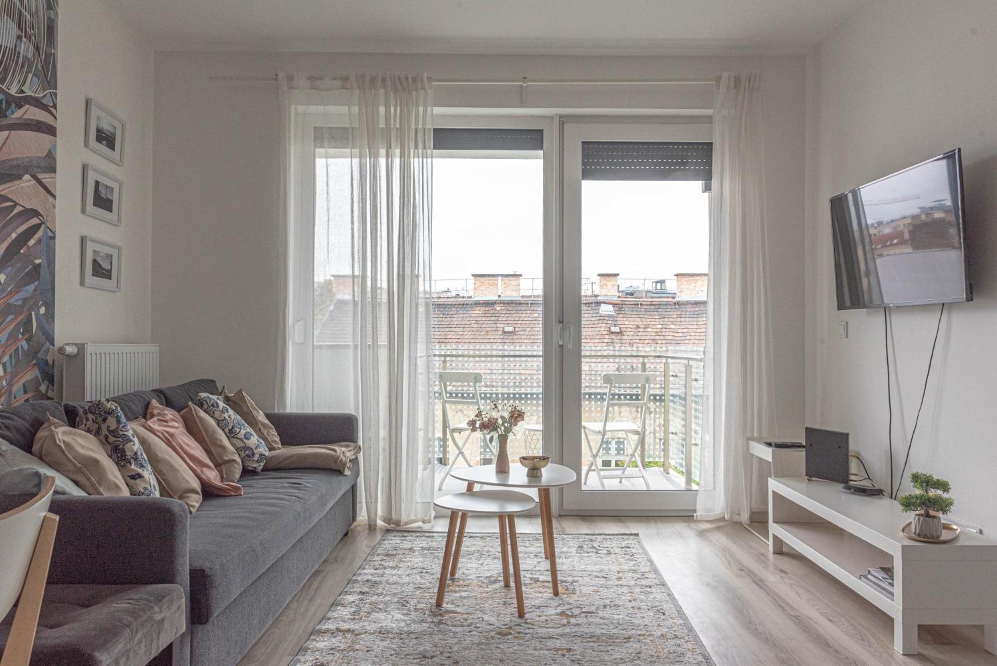 Dob36 Apartment With Free Private Parking And Balcony Budapest Exterior photo