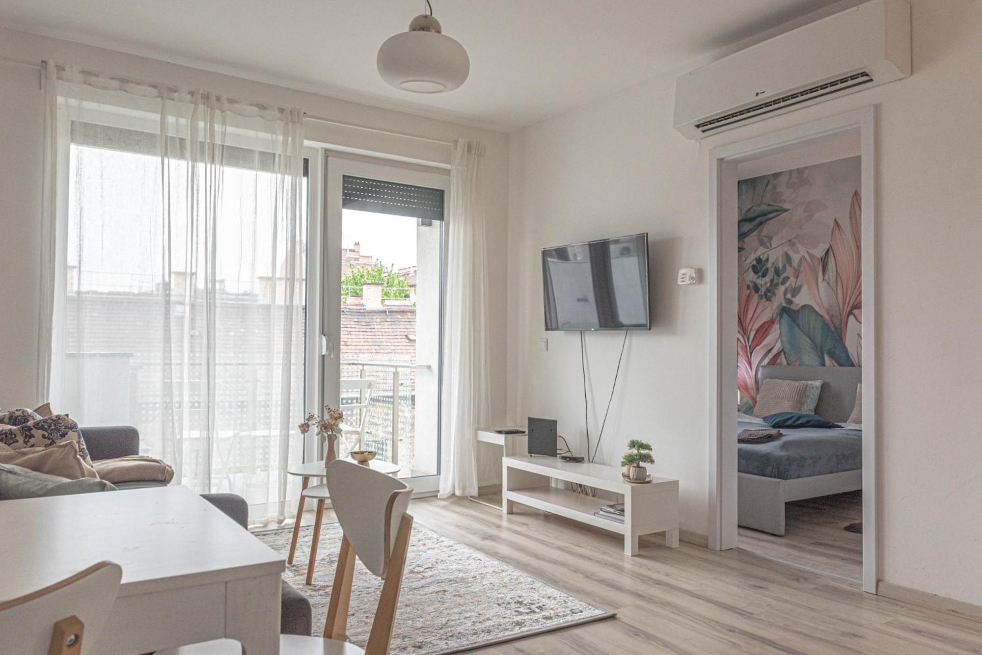 Dob36 Apartment With Free Private Parking And Balcony Budapest Exterior photo